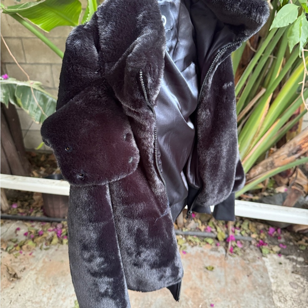 ALO Yoga Women's Plush Black Teddy Jacket - Picture 5 of 5